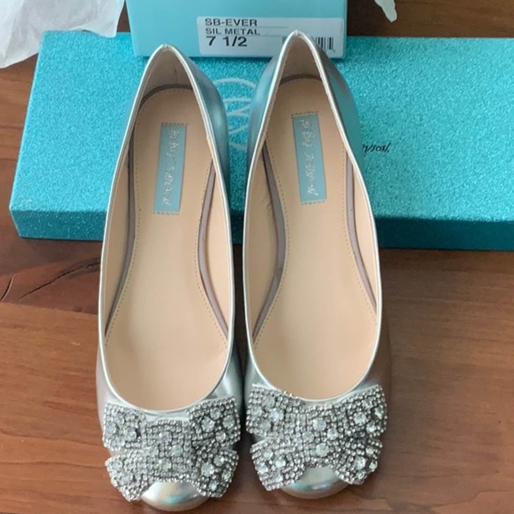 NIB — BLUE by BETSEY JOHNSON, Silver Jeweled Ballet Flats, 7